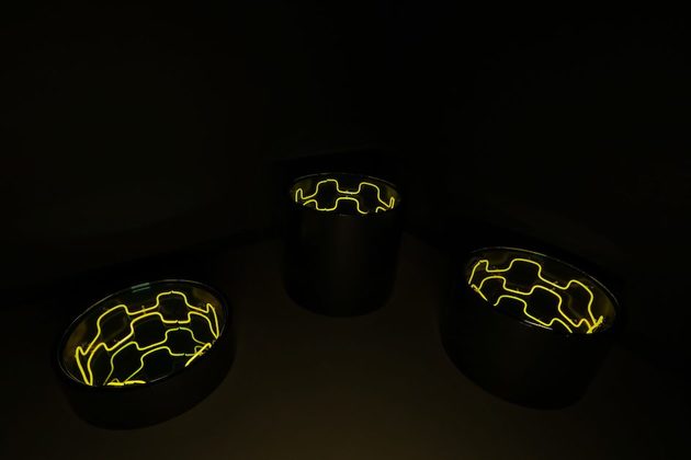 Thumb ivan navarro podium 2018 neon light plywood one way mirror glass and electric energy 77 x 208 x 197 cm courtesy the artist and galerie templon paris brussels photo   riyadh art 2021 scaled